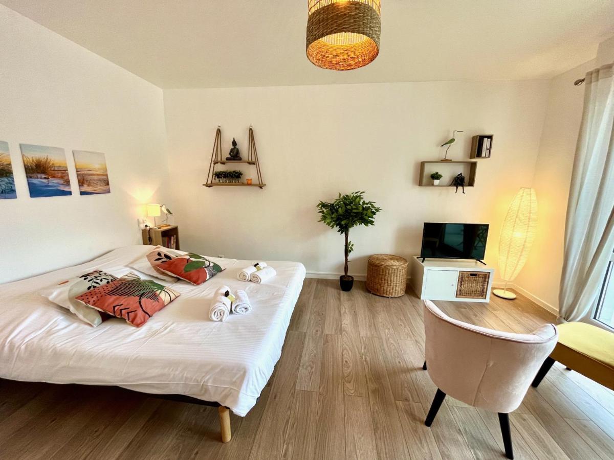 Nihal, Studio Proche Zenith Avec Parking Et Balcon Caen Bagian luar foto